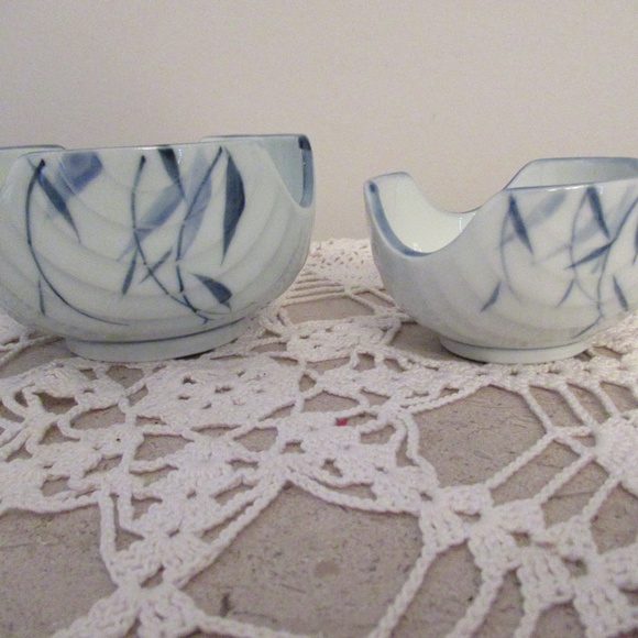 Japanese Blue & white cutout Rice Bowl - Picture 2 of 7